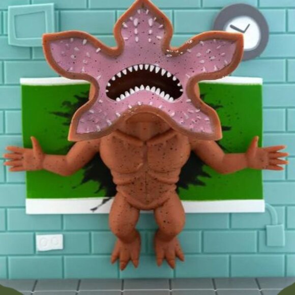 Loot Crate Stranger Things Eleven Vs. Demogorgon Vinyl Diorama Set - Picture 5 of 10